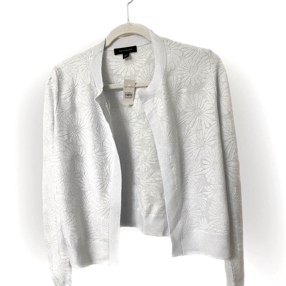 Ann Taylor Light Blue Open Short Cardigan Embossed with Daisy Print Size L